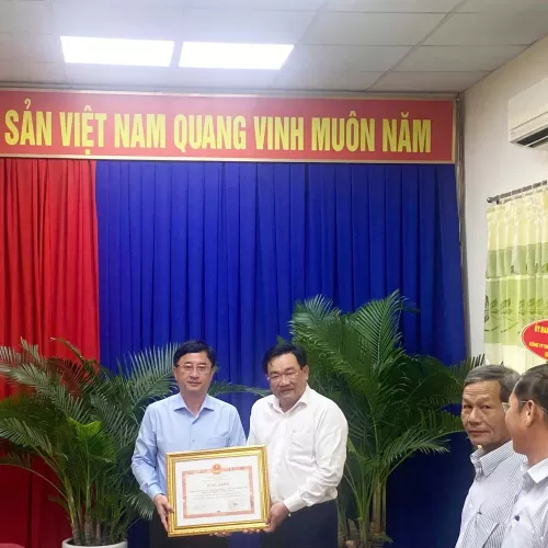 Chi nhánh Ninh Thuận vinh dự nhận bằng khen của Chủ tịch Ủy ban Nhân dân tỉnh Ninh Thuận về thành tích tiêu biểu xuất sắc trong thực hiện nhiệm vụ thu, nộp ngân sách trên địa bàn tỉnh năm 2024
